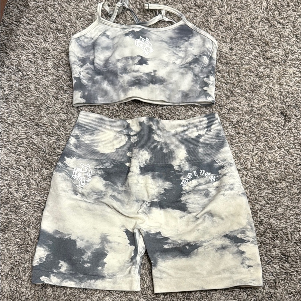 gray/ off white darc sport sports bra and shorts workout set size S